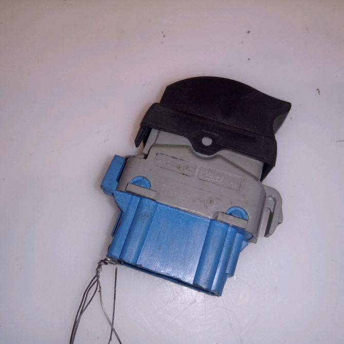 Commande lève-glace porte avant droite occasion RENAULT KANGOO II Phase 1 01-2008->03-2013 1.5 DCI 90ch 8200476809 2