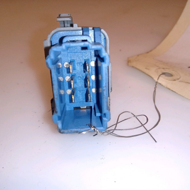 Commande lève-glace porte avant droite occasion RENAULT KANGOO II Phase 1 01-2008->03-2013 1.5 DCI 90ch 8200476809 3