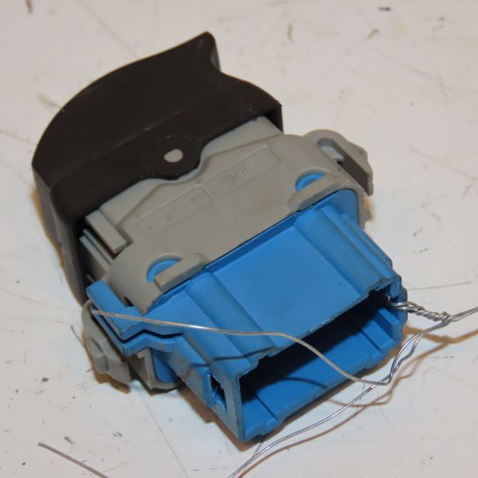 Commande lève-glace porte avant droite occasion RENAULT MASTER III Phase 2 06-2014->... 2.3 DCI 145ch 8200476809 1