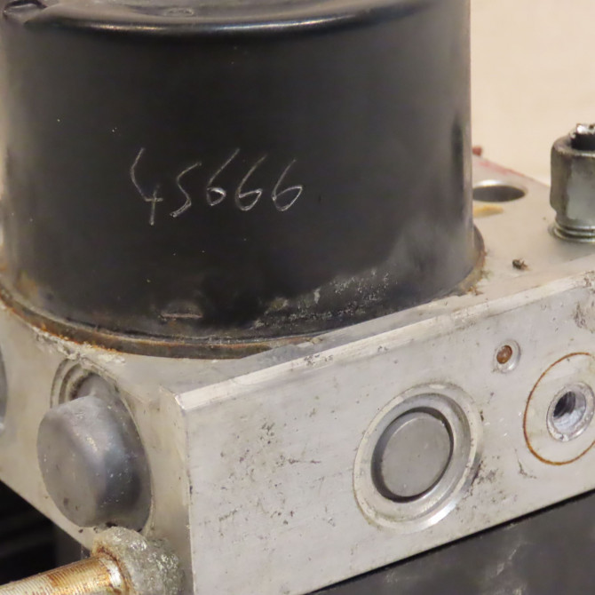 Unité hydraulique ABS occasion SUZUKI SWIFT III Phase 1 03-2005->09-2011 1.3 VVT 5611063JA2 3