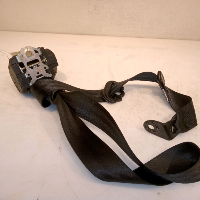 Ceinture arrière gauche occasion VOLKSWAGEN POLO IV Phase 2 05-2005->09-2009 1.2 65ch 6Q0857805ARAA 1