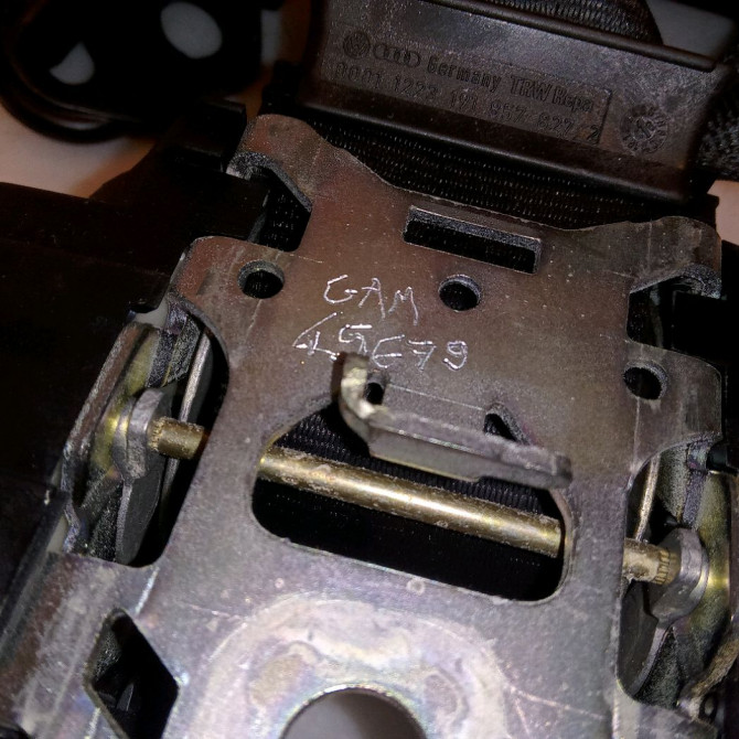 Ceinture arrière gauche occasion VOLKSWAGEN POLO IV Phase 2 05-2005->09-2009 1.2 65ch 6Q0857805ARAA 3