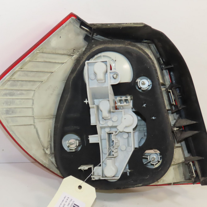 Feu arrière droit occasion B.M.W. SERIE 1 I Phase 2 01-2007->07-2011 118d 143ch 63217164956 2