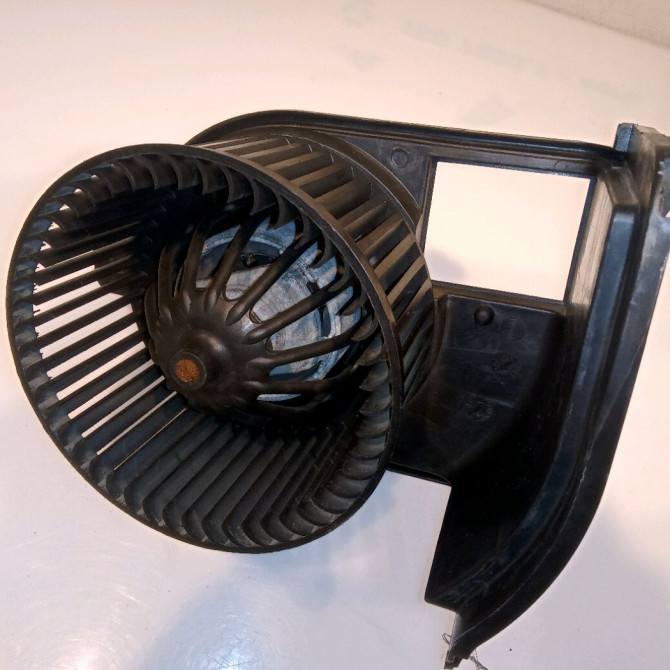 Ventilateur de chauffage occasion RENAULT CLIO II Phase 2 06-2001->07-2006 1.2 16v 7701050899 1