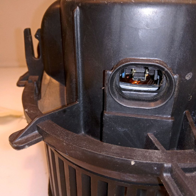 Ventilateur de chauffage occasion RENAULT CLIO II Phase 2 06-2001->07-2006 1.2 16v 7701050899 3