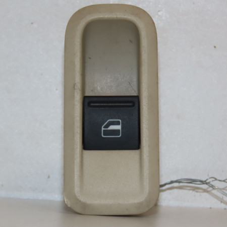 Commande lève-glace porte avant droite occasion SKODA FABIA II Phase 1 05-2007->03-2010 1.2i 60ch