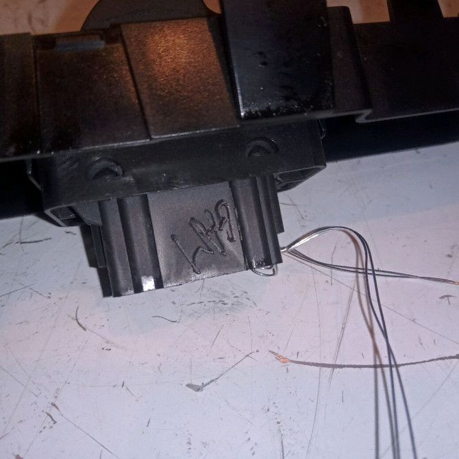 Commande lève-glace porte avant droite occasion PEUGEOT 207 Phase 1 04-2006->06-2013 1.4 HDI 70ch 3