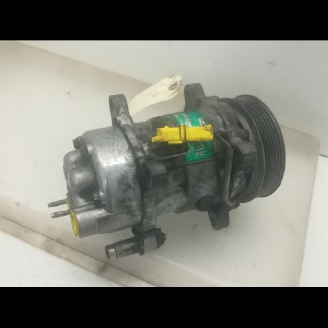 Compresseur air conditionne occasion FORD FIESTA III Phase 1 03-1989->01-1994 1.1i 2