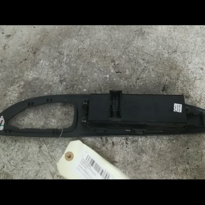 Commande lève-glace porte avant gauche occasion NISSAN PRIMERA IV Phase 1 03-2002->04-2006 2.2 VDI 2