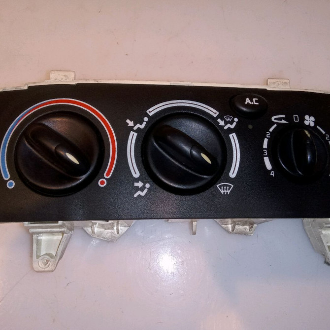 Commande de chauffage occasion RENAULT MEGANE I Phase 2 03-1999->06-2003 1.9 DTI 7701048355 1
