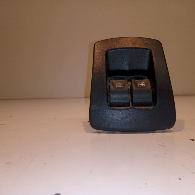 Commande leve-glace porte arrière droite occasion DACIA SANDERO II Phase 1 10-2012->... 0.9 TCE 90ch 1