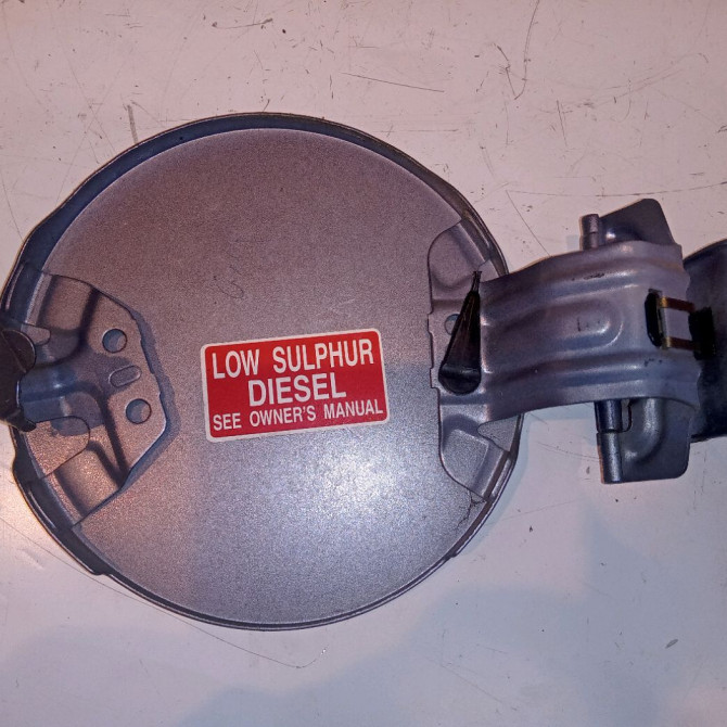 Volet de trappe carburant occasion TOYOTA YARIS II Phase 2 01-2009->05-2011 1.4 D-4D 90ch 7735052130 2