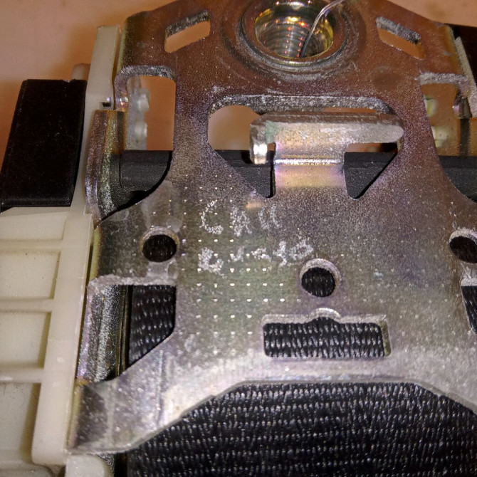 Ceinture arrière gauche occasion VOLKSWAGEN TOURAN I Phase 1 03-2003->12-2006 1T0857805DRAA 2