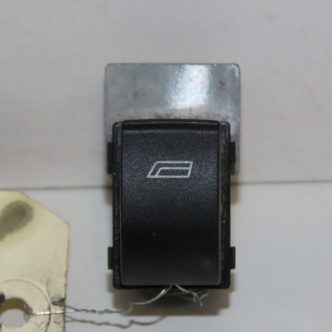 Commande leve-glace porte arrière gauche occasion AUDI A3 I Phase 2 10-2000->06-2003 1.9 TDi 130ch 1