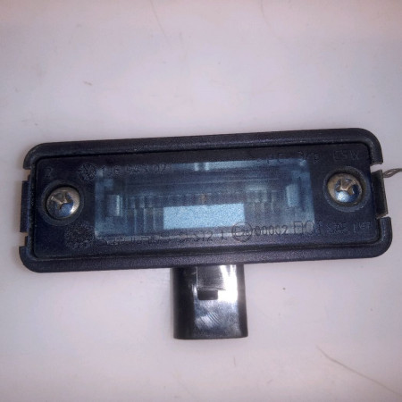 Eclaireur plaque de police d occasion VOLKSWAGEN GOLF IV GOLF IV Phase 1 1998-01-01->2005-06-30 1.9 TDI 100ch 1J6943021B
