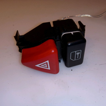 Bouton de warning occasion MERCEDES CLASSE A I Phase 1 01-1998->03-2001 A 170 CDI 16882012107C45