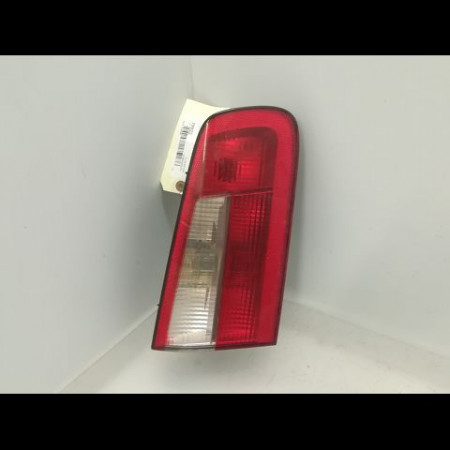 Feu arrière interieur gauche occasion RENAULT LAGUNA II Phase 1 11-2000->03-2005 1.9 DCI 120ch 8200002475