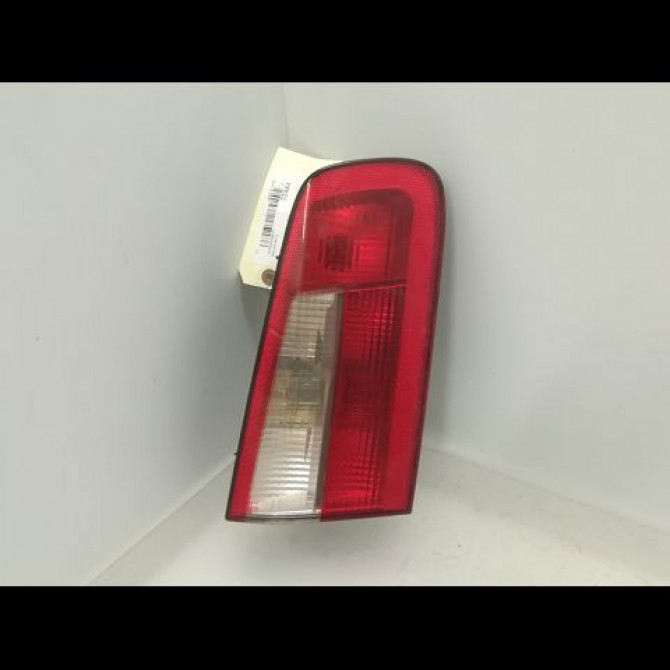 Feu arrière interieur gauche occasion RENAULT LAGUNA II Phase 1 11-2000->03-2005 1.9 DCI 120ch 8200002475 1