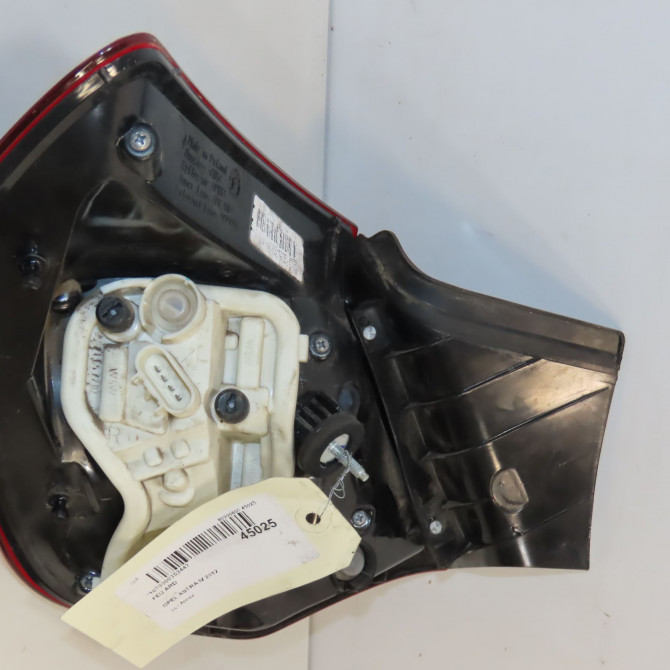 Feu arrière droit occasion OPEL ASTRA IV 13319948 2