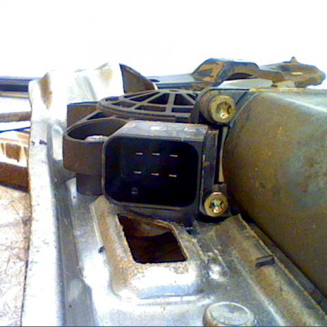 Mecanisme + moteur lève-glace avant droit occasion MERCEDES CLASSE C II Phase 1 05-2000->03-2004 2037201646 2