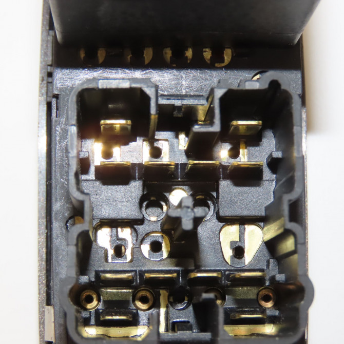 Commande lève-glace porte avant gauche occasion VOLVO V70 I Phase 2 02-2000->06-2004 2.5 D 140ch 3