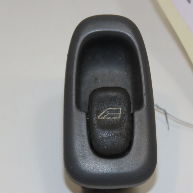Commande leve-glace porte arrière gauche occasion VOLVO V70 I Phase 2 02-2000->06-2004 2.5 D 140ch 1