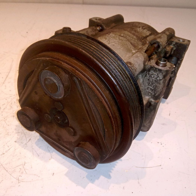 Compresseur air conditionne occasion FORD FIESTA IV Phase 2 09-1999->09-2002 1.3i 1828202 3