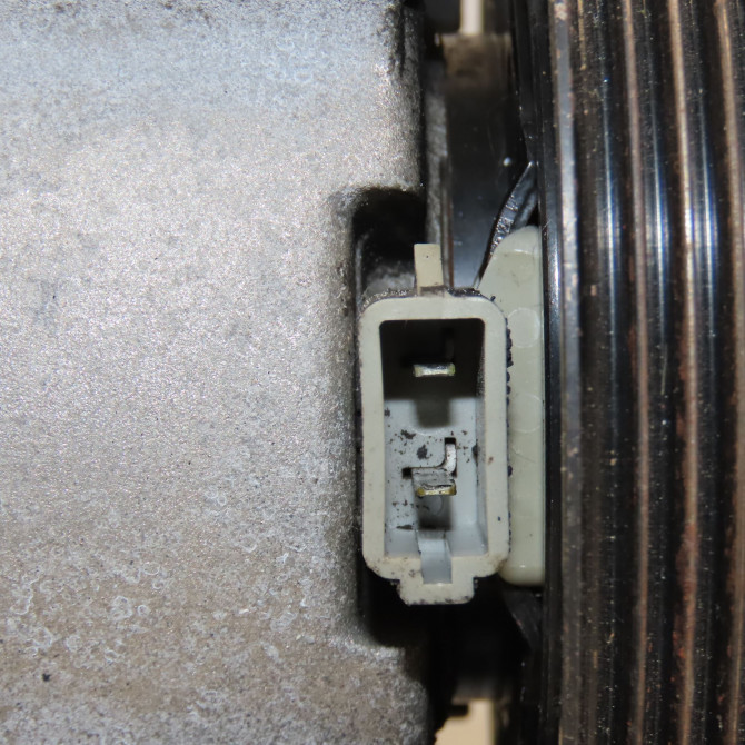 Compresseur air conditionne occasion FORD FIESTA IV Phase 2 09-1999->09-2002 1.3i 1828202 4