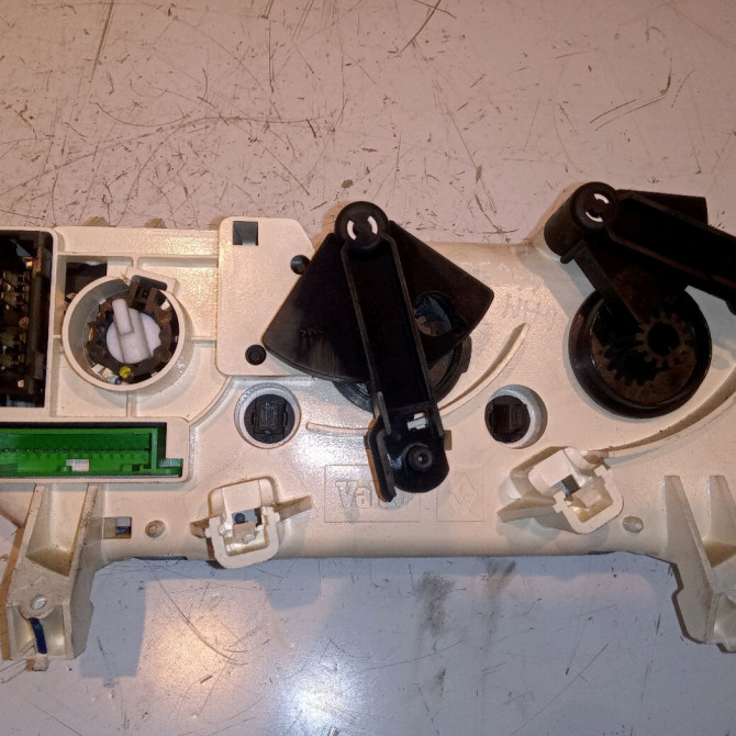 Commande de chauffage occasion RENAULT CLIO II Phase 1 03-1998->06-2001 1.4i 8v 75ch 2