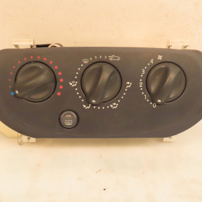 Commande de chauffage occasion RENAULT CLIO II Phase 1 03-1998->06-2001 1.2i 60ch 7701051261 1