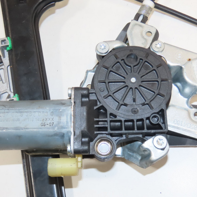 Mecanisme + moteur lève-glace avant droit occasion B.M.W. SERIE 3 IV Phase 1 04-1995->04-1999 320D 150ch 51338229106 3