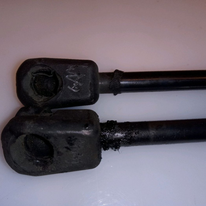 Verin droit hayon occasion VOLKSWAGEN TOURAN I Phase 1 03-2003->12-2006 1.9 TDI 105ch 1T0827550C 2