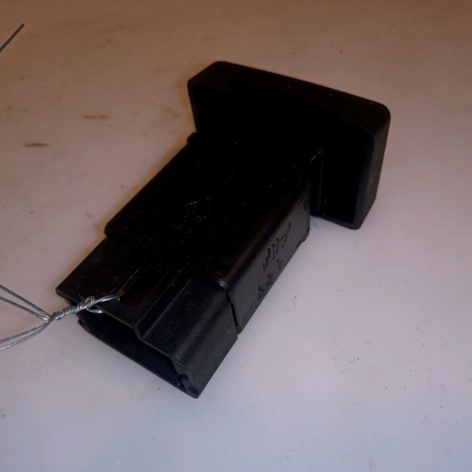 Bouton de warning occasion DACIA LOGAN I Phase 1 MCV 01-2007->10-2008 1.5 DCI 85ch 252909503R 2