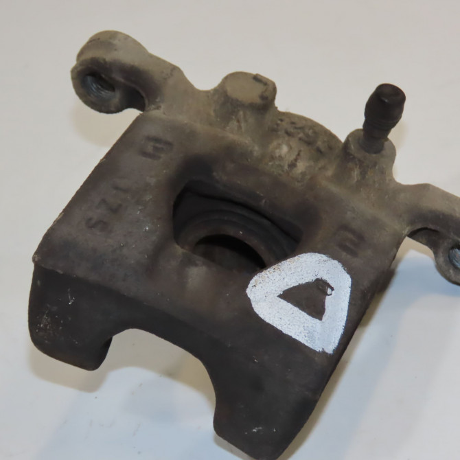 Etrier de frein arrière droit occasion NISSAN JUKE Phase 1 09-2010->... 1.5 DCI 110ch 440011KD0A 1