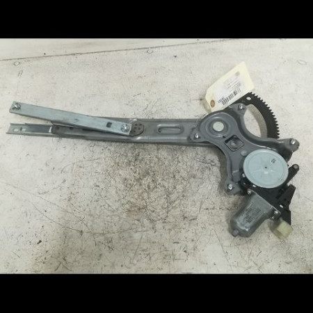Mecanisme + moteur lève-glace avant droit occasion HYUNDAI I 20 I Phase 1 04-2009->06-2012 1.2i 78ch 824041J010