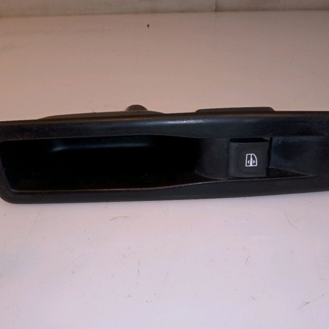 Commande leve-glace porte arrière droite occasion RENAULT SCENIC III Phase 1 04-2009->11-2011 1.9 DCI 130ch 254010003R 1