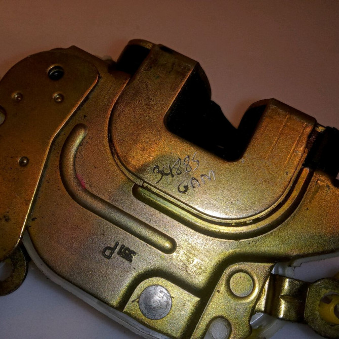 Serrure porte avg occasion NISSAN TERRANO I 805037F400 3