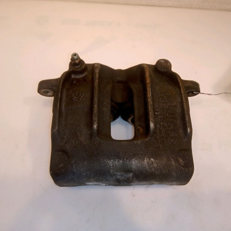 Etrier de frein avant gauche occasion NISSAN TERRANO I D11127F00A