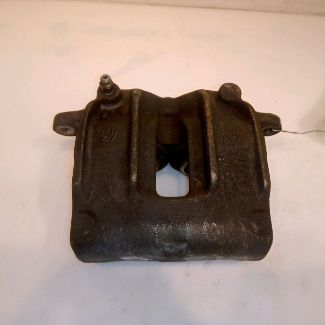 Etrier de frein avant gauche occasion NISSAN TERRANO I D11127F00A 1