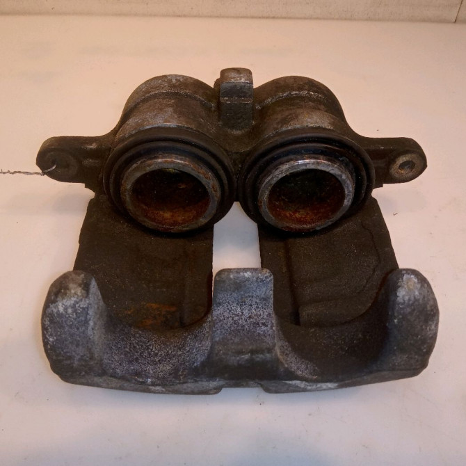 Etrier de frein avant gauche occasion NISSAN TERRANO I D11127F00A 2