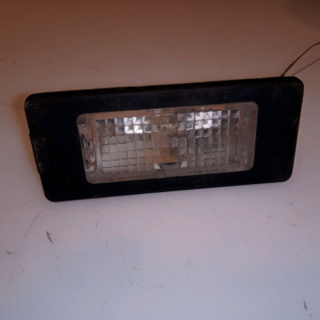 Eclaireur plaque de police d occasion VOLKSWAGEN GOLF PLUS Phase 1 04-1995->04-1999 1.6 TDI 105ch 5N0943021B