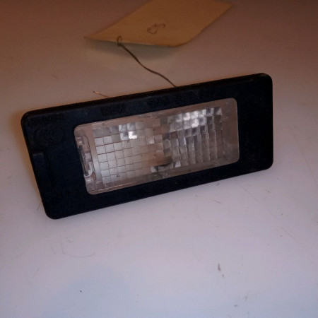 Eclaireur plaque de police g occasion VOLKSWAGEN GOLF PLUS Phase 1 04-1995->04-1999 1.6 TDI 105ch 5N0943021B