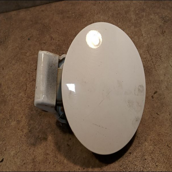 Volet de trappe carburant occasion KIA VENGA Phase 1 04-1995->04-1999 1.6 CRDI 115ch 695101P000 1