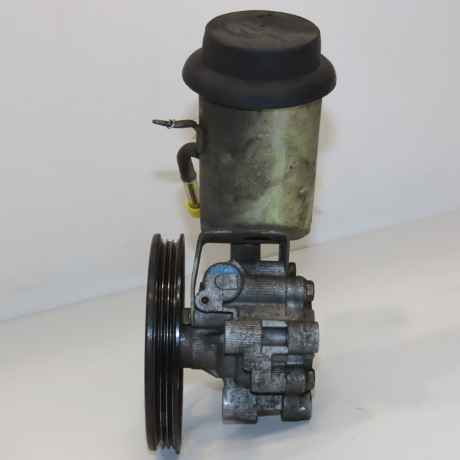 Pompe direction assistee occasion TOYOTA YARIS I Phase 1 04-1999->03-2003 1.3i 86ch 4431052020 3