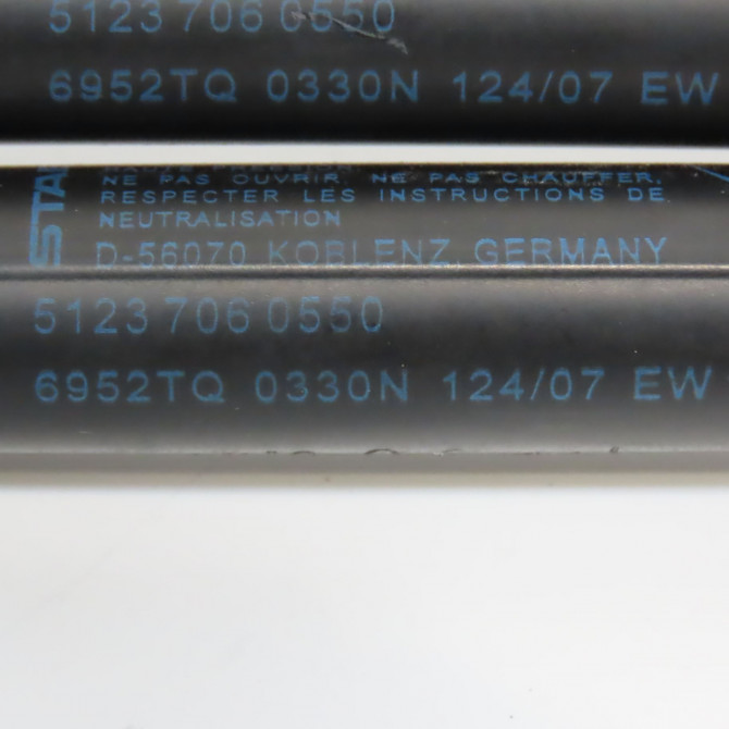 Verin d capot occasion B.M.W. SERIE 3 V Phase 1 03-2005->09-2008 318D 122ch 51237060550 3