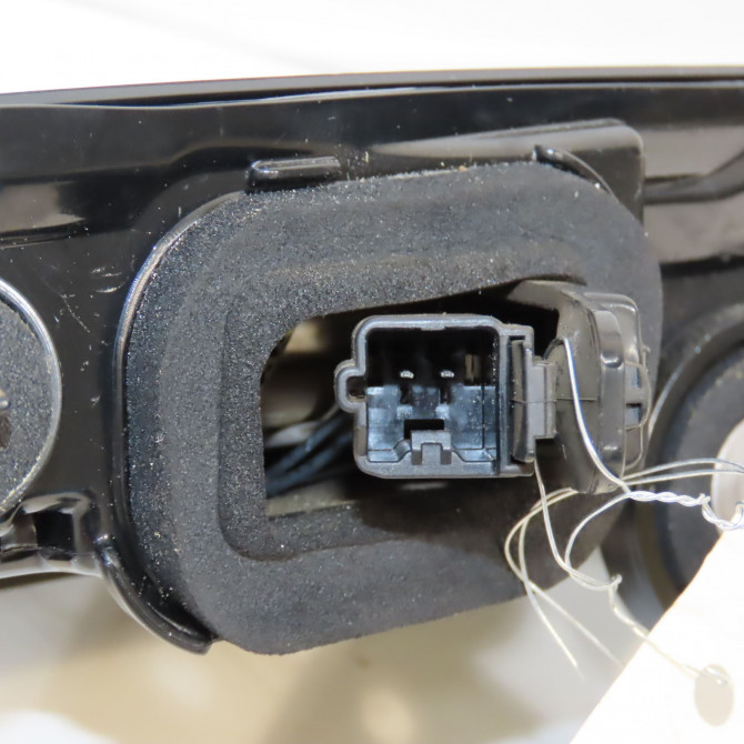 Feu arrière intérieur droit occasion CITROEN 9831120580 3