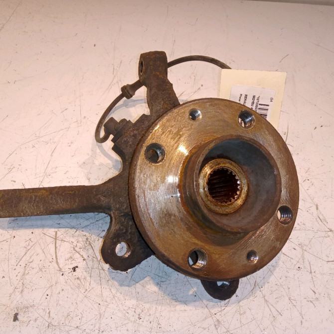 Moyeu avg occasion RENAULT CLIO CAMPUS II Phase 1 07-2006->07-2009 1.2i 7700719140 1