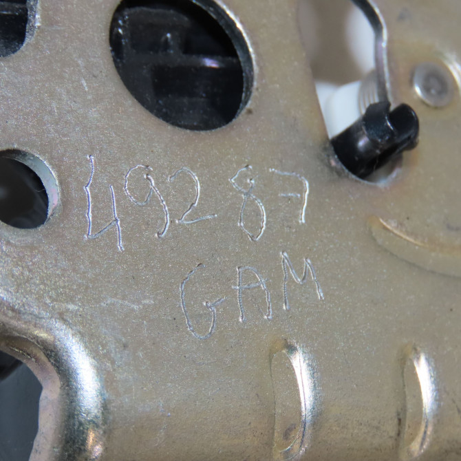 Serrure hayon occasion AUDI A1 8R0827505A 4