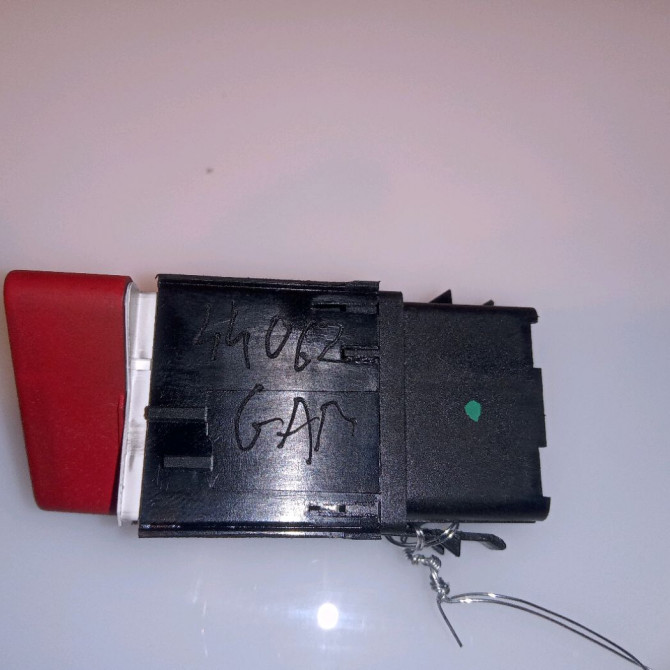 Bouton de warning occasion VOLKSWAGEN GOLF PLUS Phase 1 03-2005->03-2009 1.9 TDI 105ch 5M0953509B 3