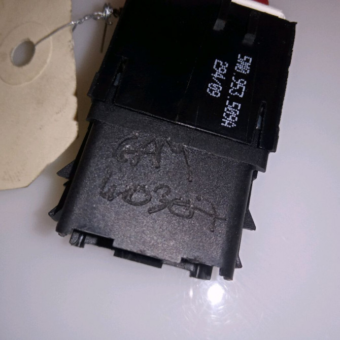 Bouton de warning occasion VOLKSWAGEN GOLF PLUS Phase 1 04-1995->04-1999 1.6 TDI 105ch 5M0953509B 3